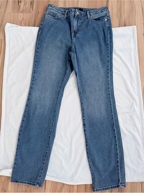 Classic Straight-Leg Women's Jeans in Medium Blue